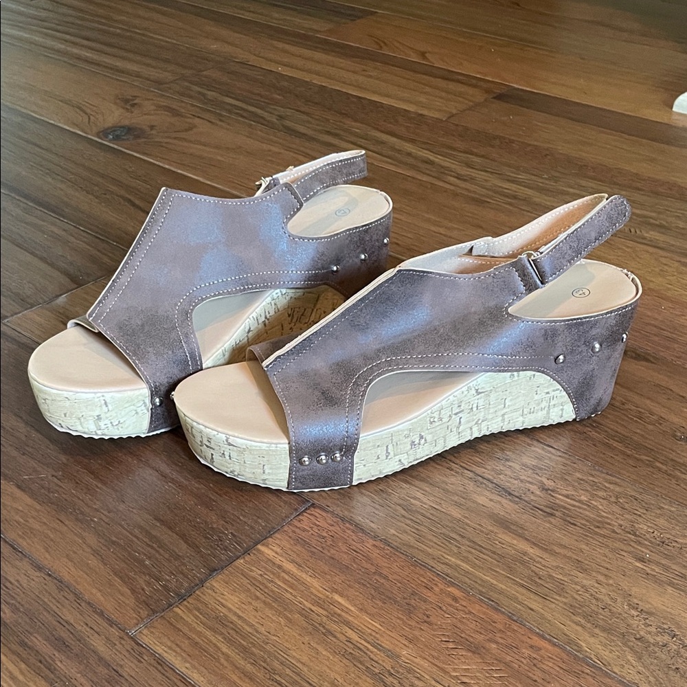 Chic Brown Wedge Sandals